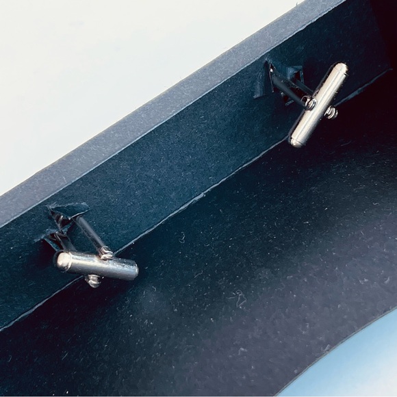 Paul Smith London Tie, Cufflinks, and Pocket Square Gift Set - Picture 12 of 16